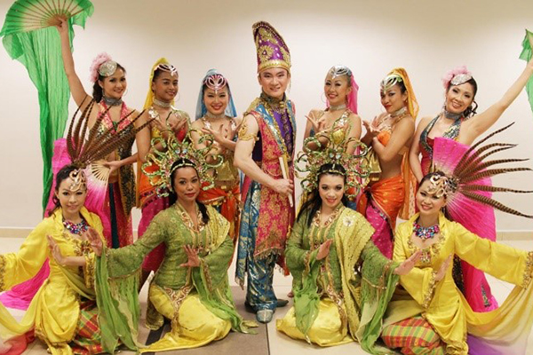 Multi-cultural Singapore picture of preformers